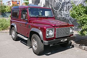 2015 Land Rover Defender (L316 MY15) 90 3-door wagon (2015-10-24) 01.jpg